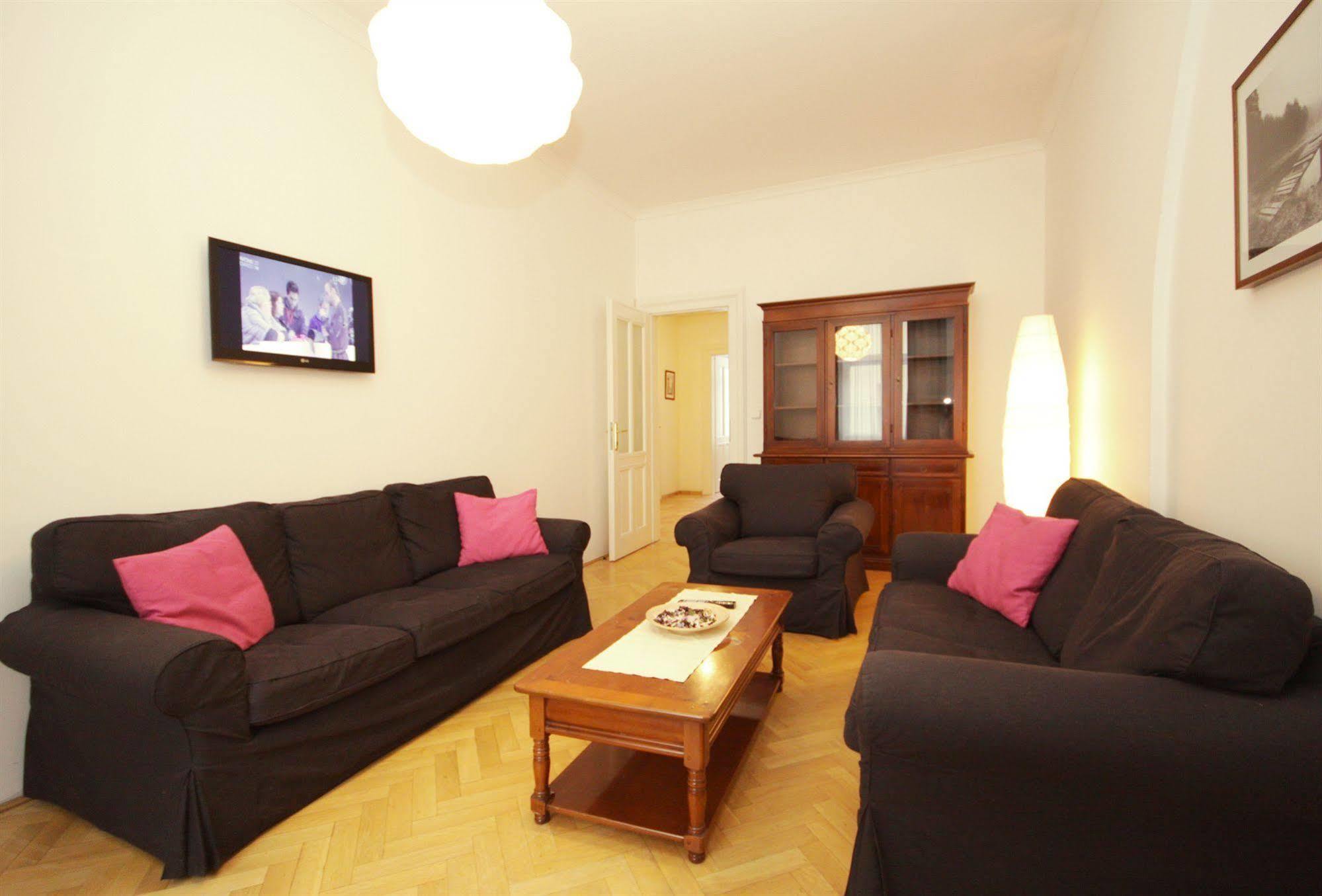 Leo Apartments Old Town Praga Zewnętrze zdjęcie